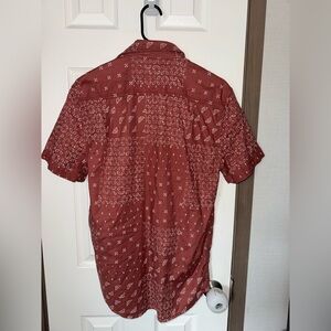Carhartt Red Casual Button Down Shirt with Textured Pattern